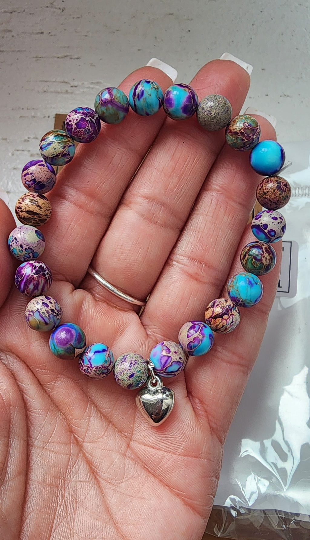 -Eres una pulsera de piedra natural increíble