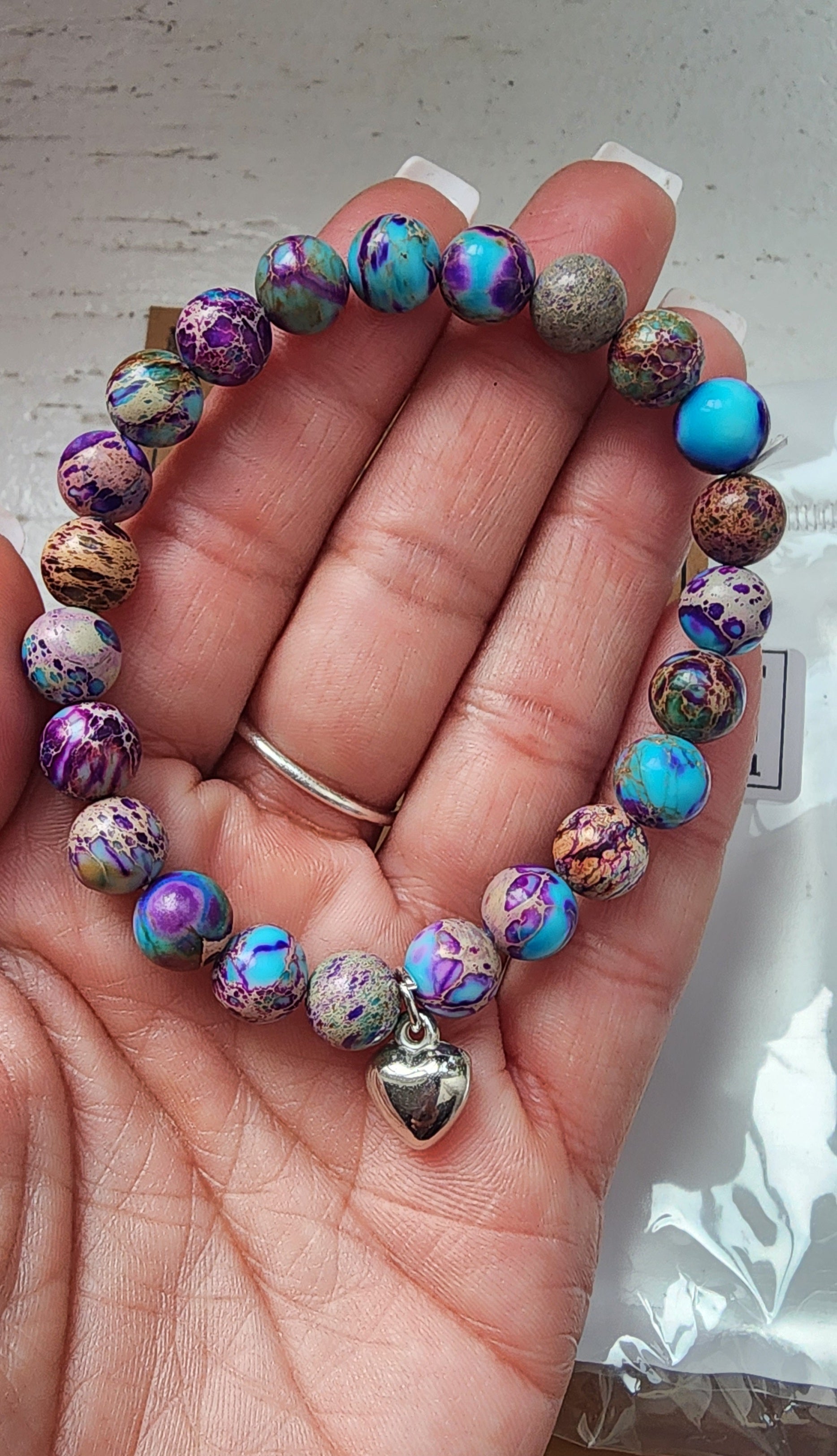 -Eres una pulsera de piedra natural increíble