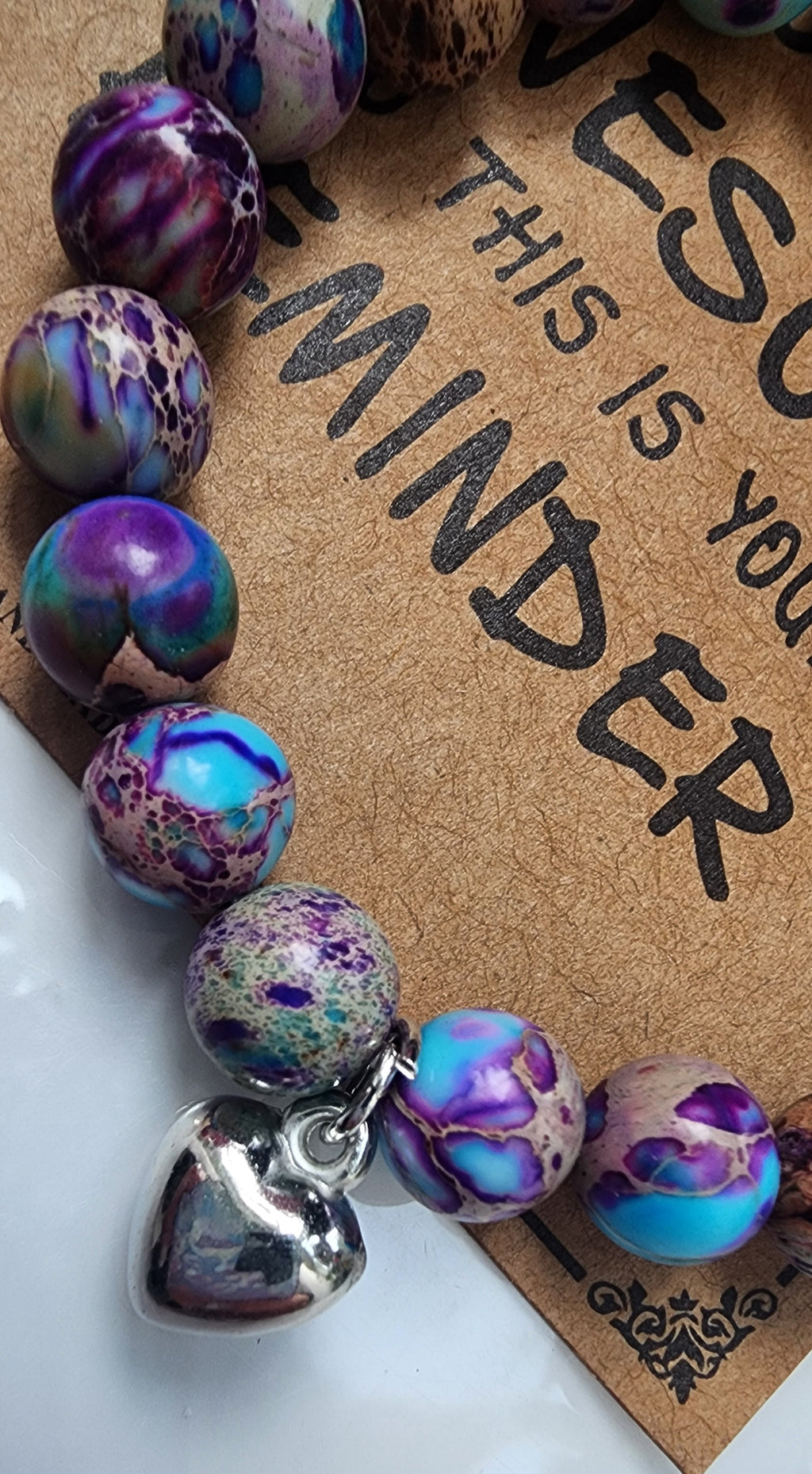 -Eres una pulsera de piedra natural increíble