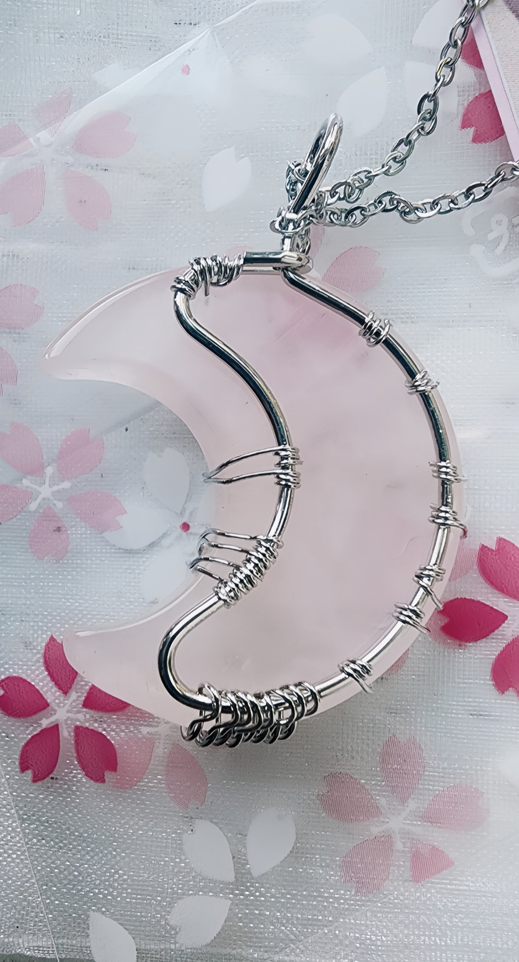 -Moon shapped love quartz necklace