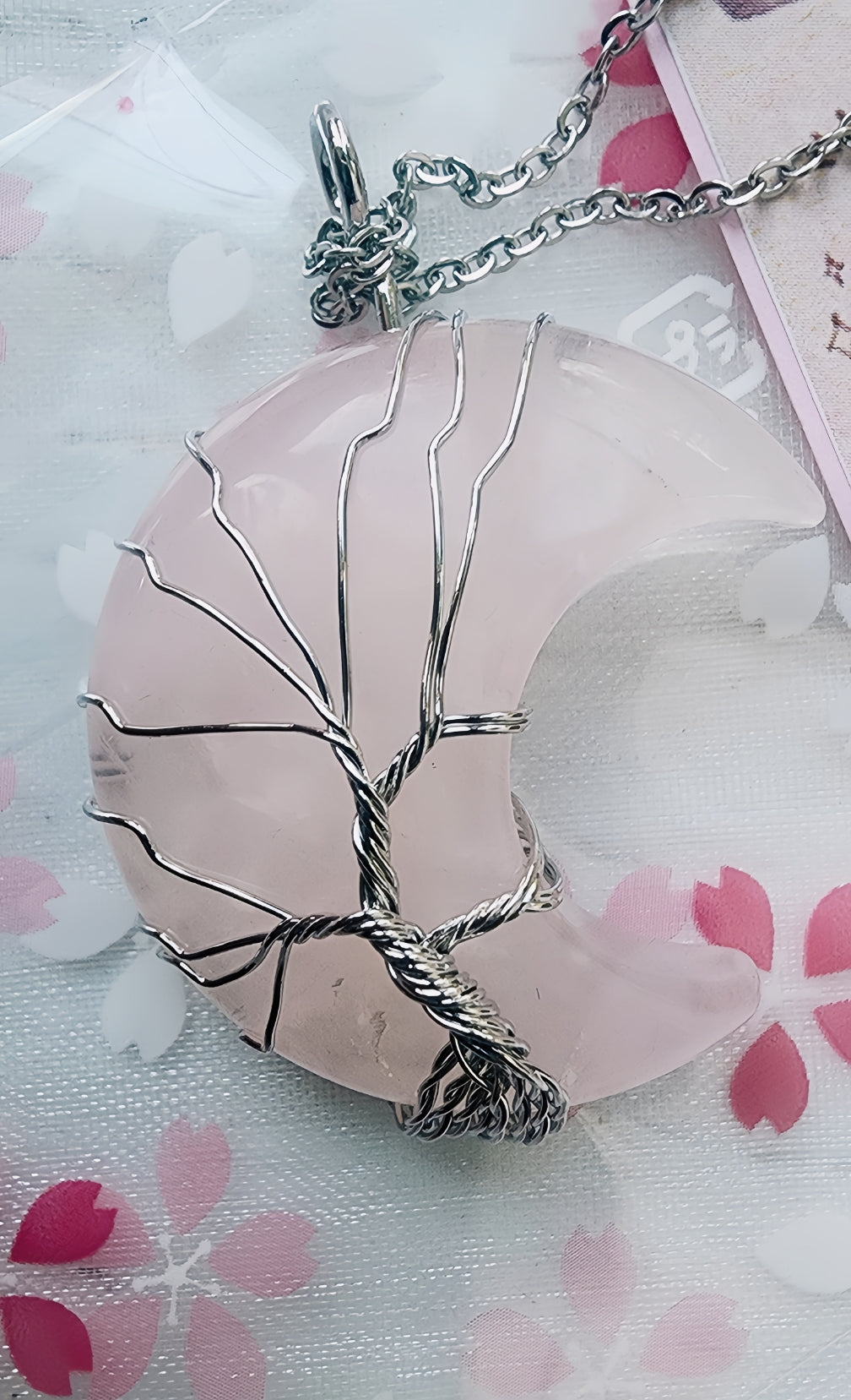 -Moon shapped love quartz necklace