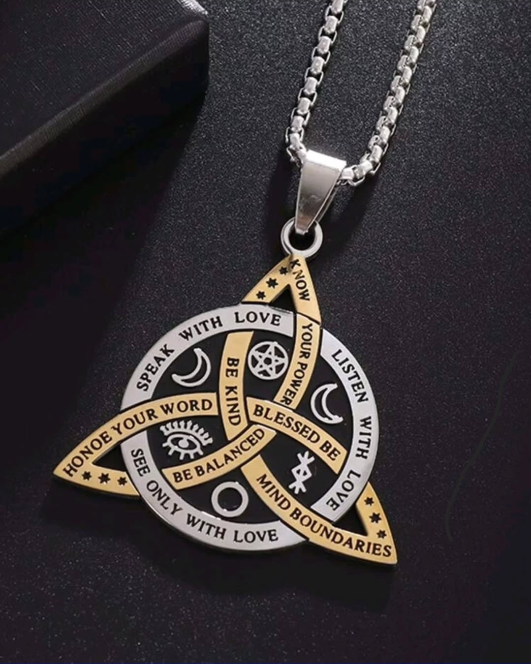 -Hollow Knot Necklace
