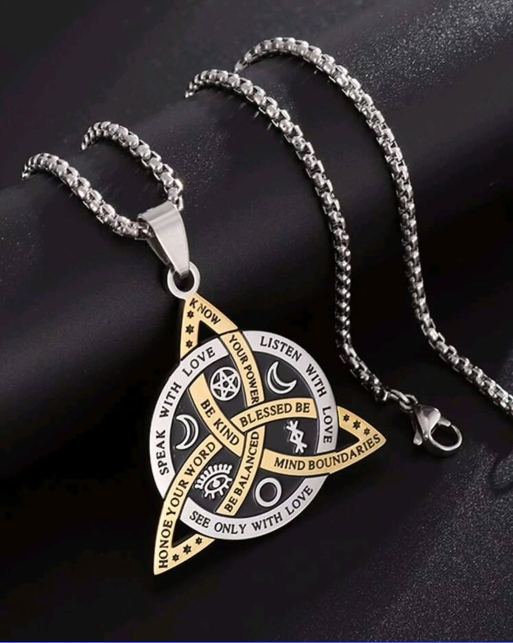 -Hollow Knot Necklace