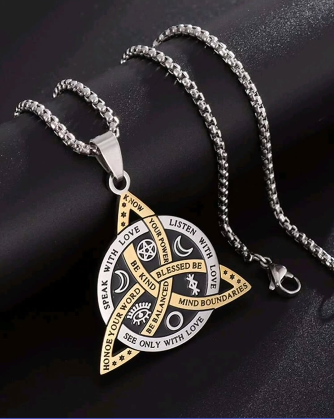 -Hollow Knot Necklace