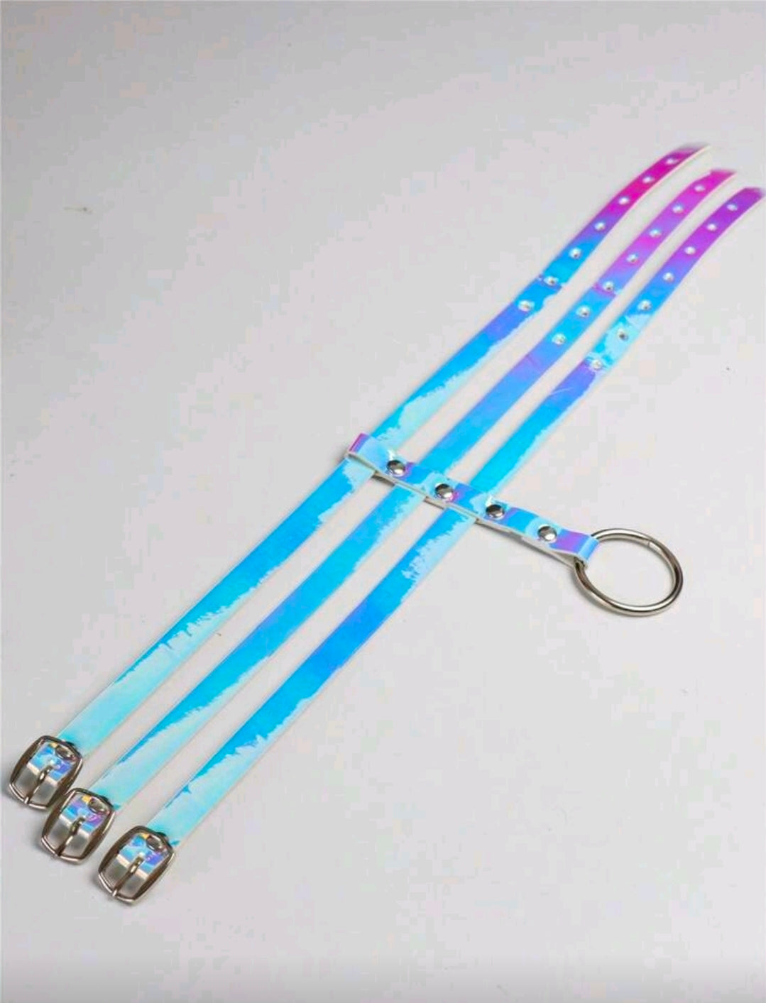 Holographic choker with ring